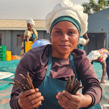 Laden Sie das Bild in den Galerie-Viewer, Offre Découverte : Gousses de Vanille de Madagascar + Ouganda (1 Acheté = 1 Offert) - Vanissa